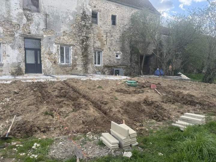 Entretien de massifs du jardin Bussy-Saint-Georges